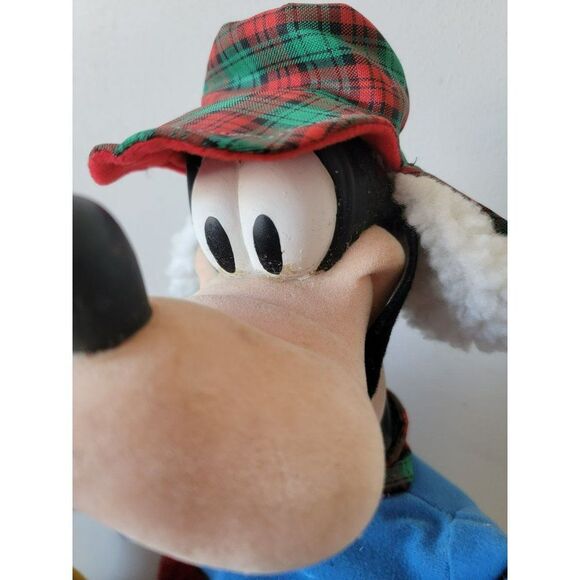 Santa's best goofy Pluto snowball fight animated motionette Xmas decor - Picture 9 of 16